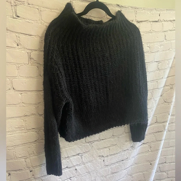 Women’s Miracle USA Black‎ Fall Wide Neck Cropped Fuzzy Knit Sweater Size M/L - Picture 2 of 8